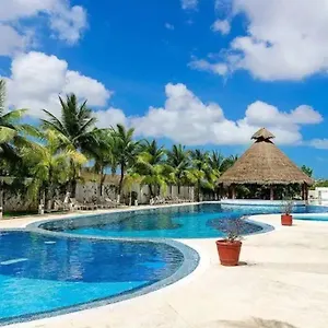 https://home-office-cancun-pool.quintano-roohotels.com
